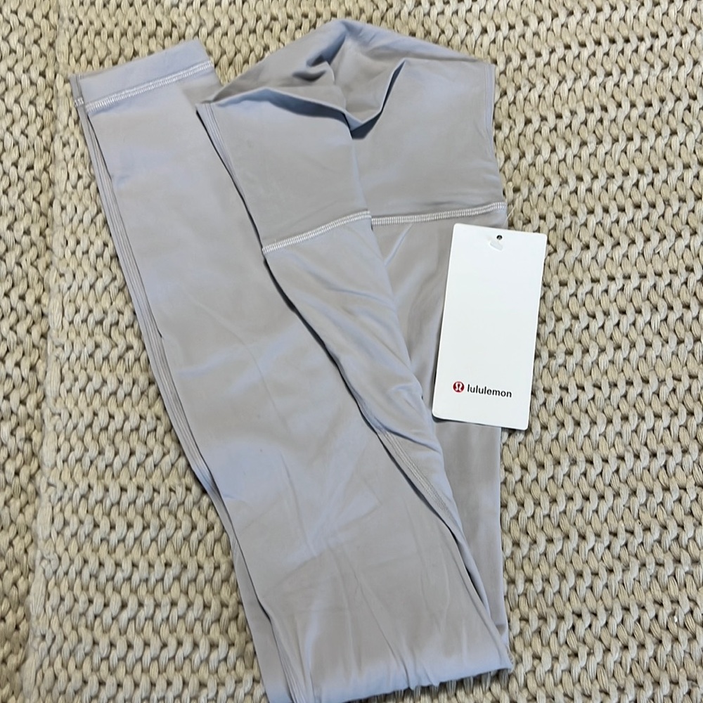 Light lilac color with tags 28" inseam